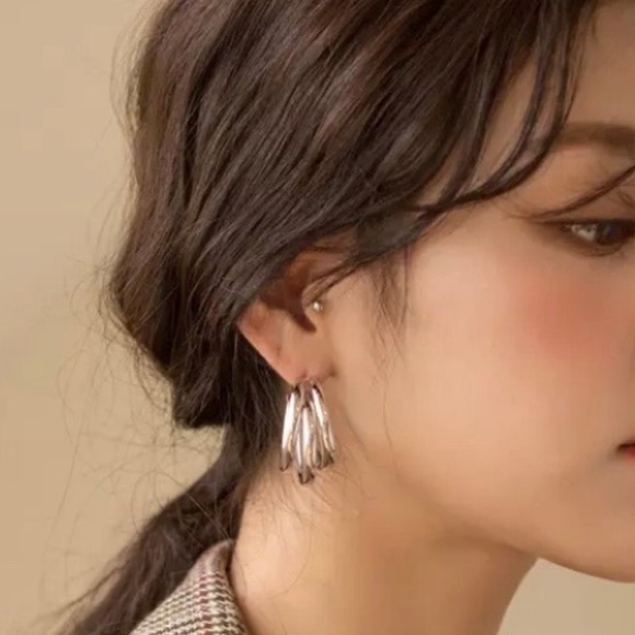 *** New Sterling Silver three-layer Hoop Earrings - Picture 3 of 4